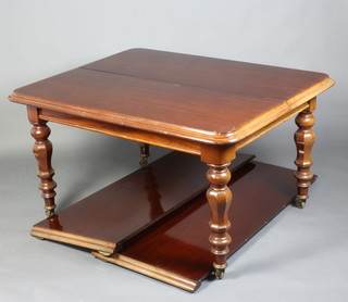 A Victorian mahogany extending dining table with 2 extra leaves, raised on turned supports with brass caps and casters 75cm h x 141cm w x 109cm l (x 229cm when extended)