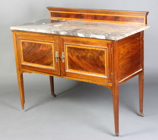 An Edwardian inlaid mahogany wash stand with raised back  and veined marble top, the base enclosed by panelled doors 89cm h x 107cm w x 51cm d 