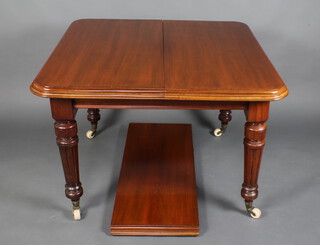A Victorian mahogany extending dining table raised on turned and fluted supports with 1 extra leaf 74cm h x 104cm w x 105cm l x 146cm when extended 