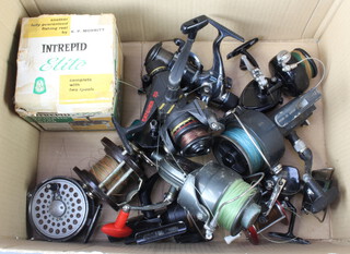 An Intrepid Elite fishing reel boxed, a Diwa no.770 fishing reel, a Compac Continental fishing reel, a Compac model 33 fishing reel, a Penn no.85 reel, 2 Black Prince reels, an Elite Intrepid reel and 4 others  