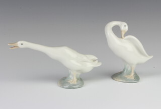 Two Lladro figures of geese 10cm and 7cm 