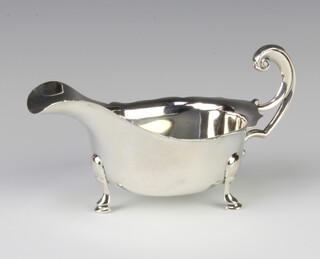 A silver sauce boat with S scroll handle on hoof feet Sheffield 1933, 166 grams