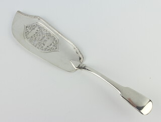 A George IV silver fish slice with pierced decoration London 1822, 132 grams