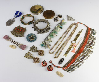 An Art Deco paste set bracelet and minor costume jewellery 