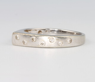 A 9ct white gold diamond ring size N 1/2, 2.7 grams