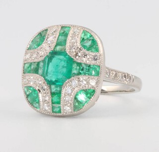 A platinum Art Deco style emerald and diamond dress ring, size L 1/2 