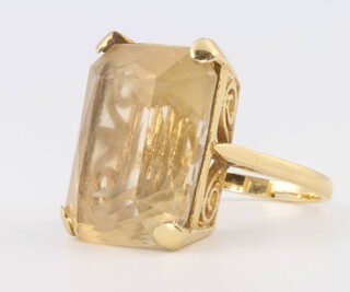 An 18ct yellow gold smoky quartz dress ring size L gross 11.6 gr