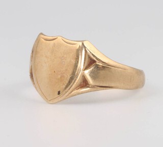 A 9ct yellow gold shield shaped signet ring, 4 grams