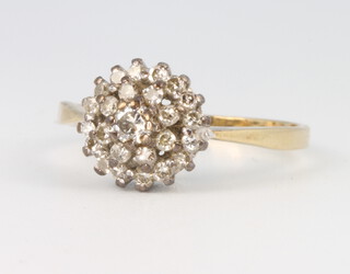 A 9ct yellow gold diamond cluster ring size O, 2.2 grams