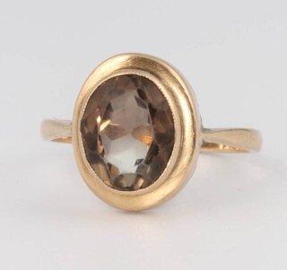 A 9ct yellow gold smoky quartz ring, size O, 2.8 grams