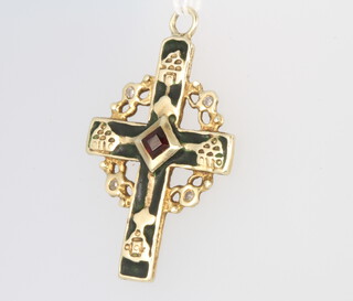A 14ct yellow gold enamel and garnet cross pendant, 3.9 grams