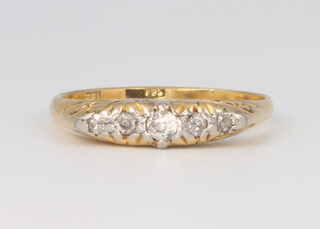 An 18ct yellow gold 5 stone diamond ring, size M, 2.9 grams