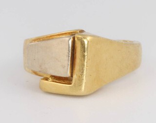 An 18ct two colour yellow gold ring, size N, 9.4 grams 