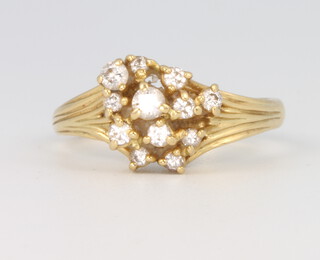 An 18ct yellow gold stylish diamond cluster ring, size P, 4.5 grams