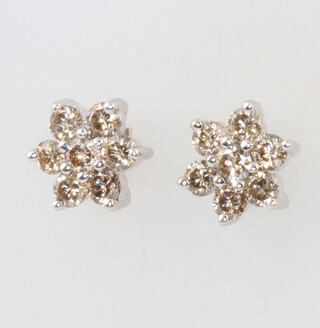 A pair of 18ct white gold 7 stone daisy ear studs, approx. 1ct, 8mm