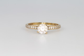 A 9ct gold paste set ring size S