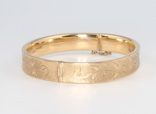 A 9ct yellow gold engraved bangle, 14.3 grams 