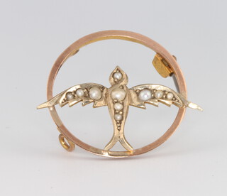 A 9ct yellow gold pearl and amethyst swallow brooch, 2.1 grams