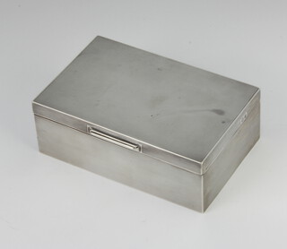 A rectangular silver engine turned cigarette box Birmingham 1955 13.5cm 