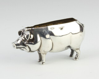 An Edwardian novelty silver pin cushion in the form of a pig Birmingham 1906, 6.5cm 