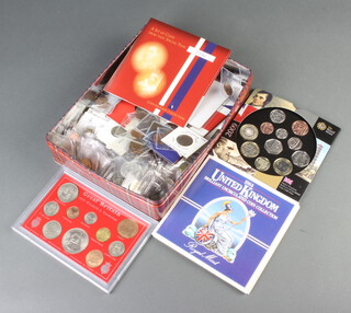 A 2009 United Kingdom brilliant uncirculated coin set and 6 other sets and minor loose coinage 