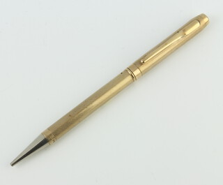 A 9ct yellow gold engine turned propelling pencil 