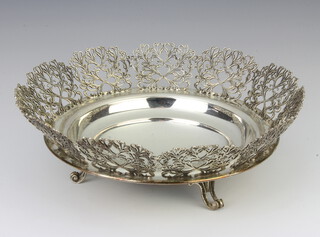 A Continental silver dish with circular pierced floral border 330 grams, 24cm