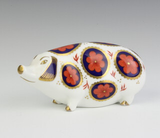A Royal Crown Derby Imari pattern paperweight in the form of a pig with ceramic stopper 13cm 