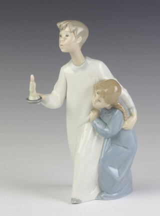 A Lladro figure of 2 children in night clothes holding a chamber stick 20cm 
