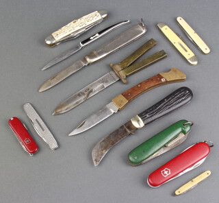 Richards of Sheffield a folding pocket knife with metal grip, a 3 bladed folding pocket knife marked C.K Stainless with horn grip, a pruning knife with simulated horn handle, an Indian folding knife and 9 other pocket knives  