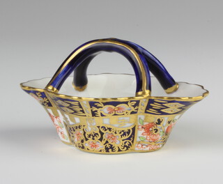A Royal Crown Derby Imari pattern basket 7cm 