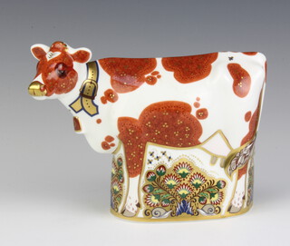 A Royal Crown Derby Imari pattern paperweight - Daisy Cow, gold stopper 16cm 