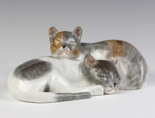 A modern Dresden group of 2 cats 18cm 