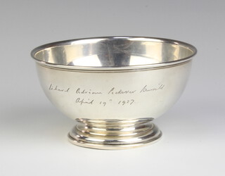 A silver bowl with presentation inscription London 1926, 10cm, 68 grams