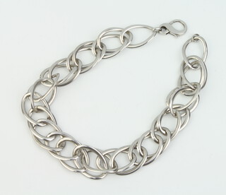 A stylish hollow link necklace 71 grams