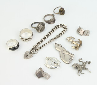 A silver dress ring and minor silver jewellery, 88 grams 