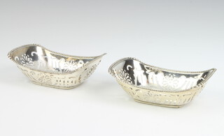 A pair of boat shaped pierced silver dishes Birmingham 1926, 9.5cm, 68 grams