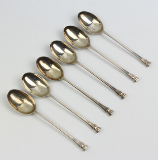 A set of 6 silver coffee spoons with seal ends, Sheffield 1947, 65 grams