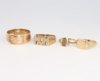 A 9ct yellow gold wedding band and 3 other 9ct yellow gold rings, sizes I, J, P and W, 14 grams