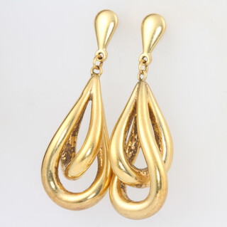 A pair of 9ct hollow link double hoop earrings 5.4 grams 