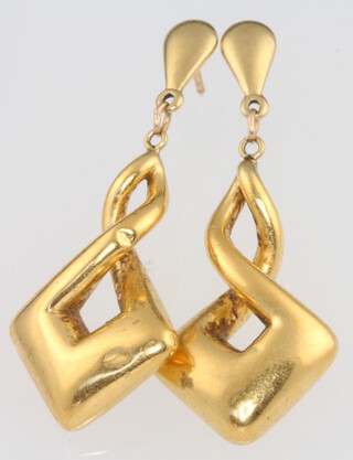 A pair of 9ct yellow gold freeform hoop earrings 4.1 grams