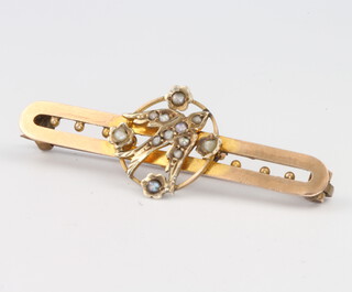 A 9ct yellow gold seed pearl swallow bar brooch, 2.4 grams