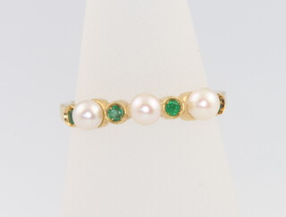 An 18ct yellow gold pearl and emerald ring size K 1/2 