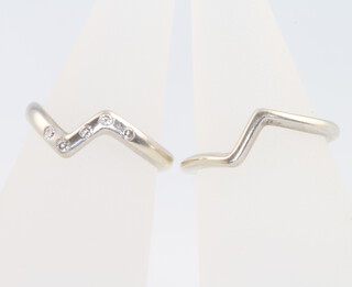 A 9ct white gold diamond set ring with matching wishbone wedding band size J, 4.4 grams