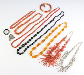 An agate bead necklace, 2 marcasite set brooches, a silver ring  and a quantity of coral and other jewellery 