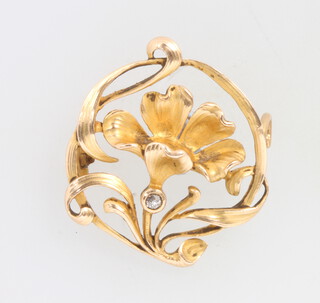 A 14ct yellow gold Art Nouveau pearl set brooch, 4.3 grams