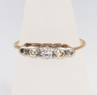 A 14ct yellow gold 5 stone diamond ring size O, 2.6 grams