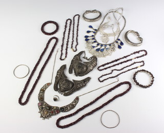 A quantity of Indian and other costume jewellery 