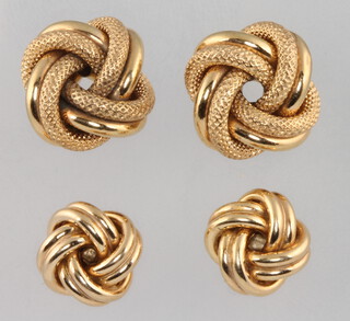 Two pairs of 9ct yellow gold knot earrings 6.1 grams