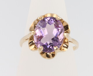 A 9ct yellow amethyst ring size O, 3 grams 